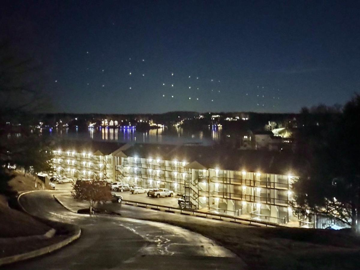 F Lakefront! Remodeled, Sleeps 4, Boat Slip, Patio, Wifi, Cable, Pool Osage Beach Exterior foto