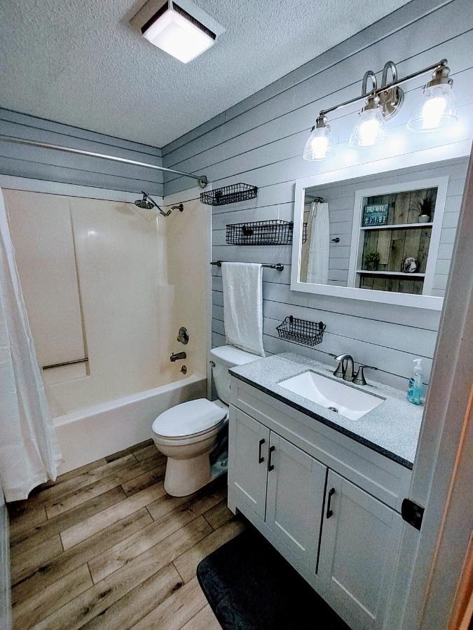 F Lakefront! Remodeled, Sleeps 4, Boat Slip, Patio, Wifi, Cable, Pool Osage Beach Exterior foto