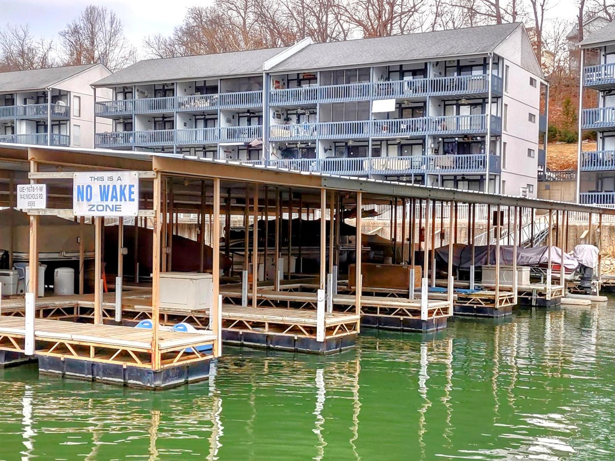 F Lakefront! Remodeled, Sleeps 4, Boat Slip, Patio, Wifi, Cable, Pool Osage Beach Exterior foto