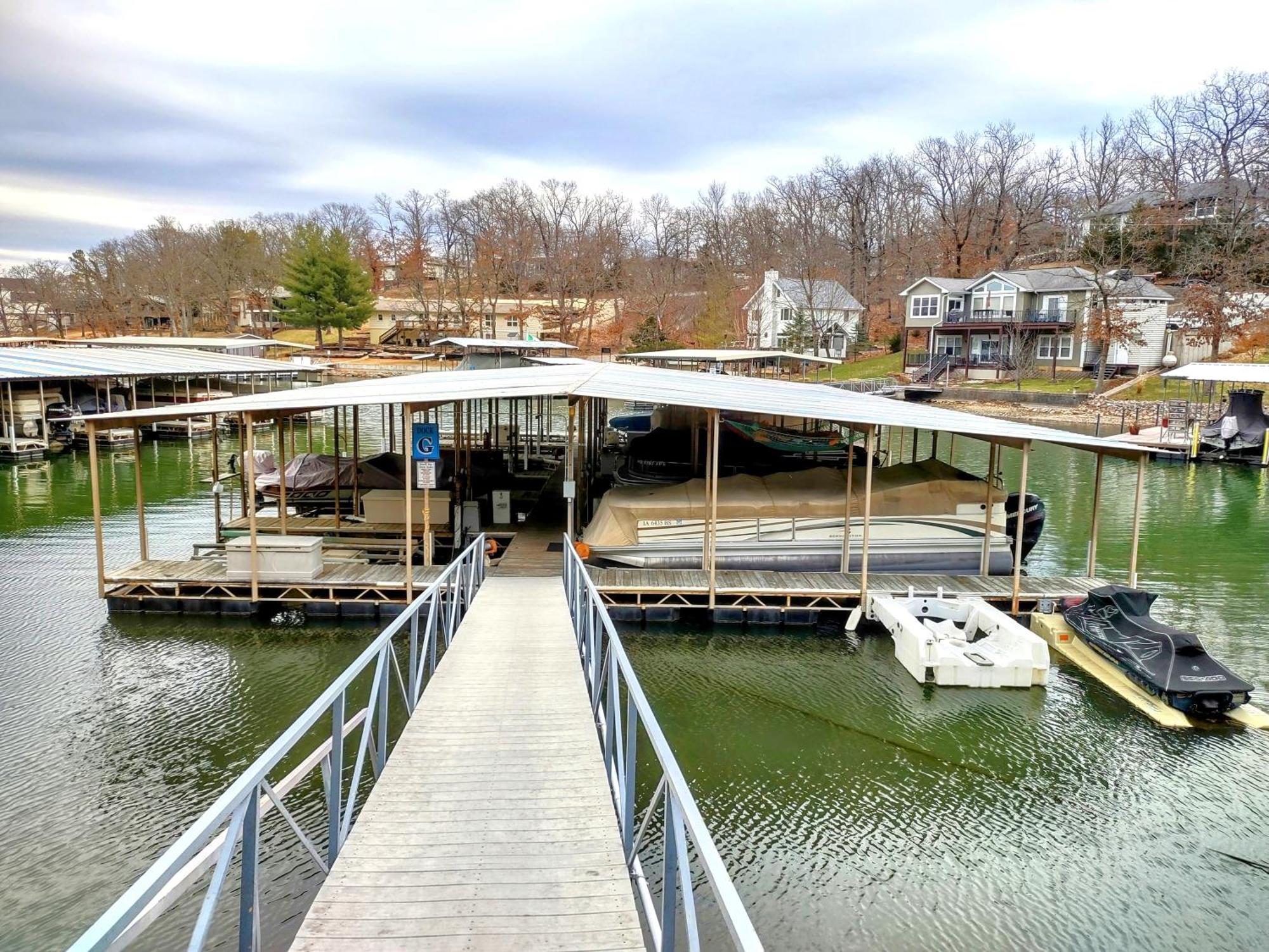 F Lakefront! Remodeled, Sleeps 4, Boat Slip, Patio, Wifi, Cable, Pool Osage Beach Exterior foto