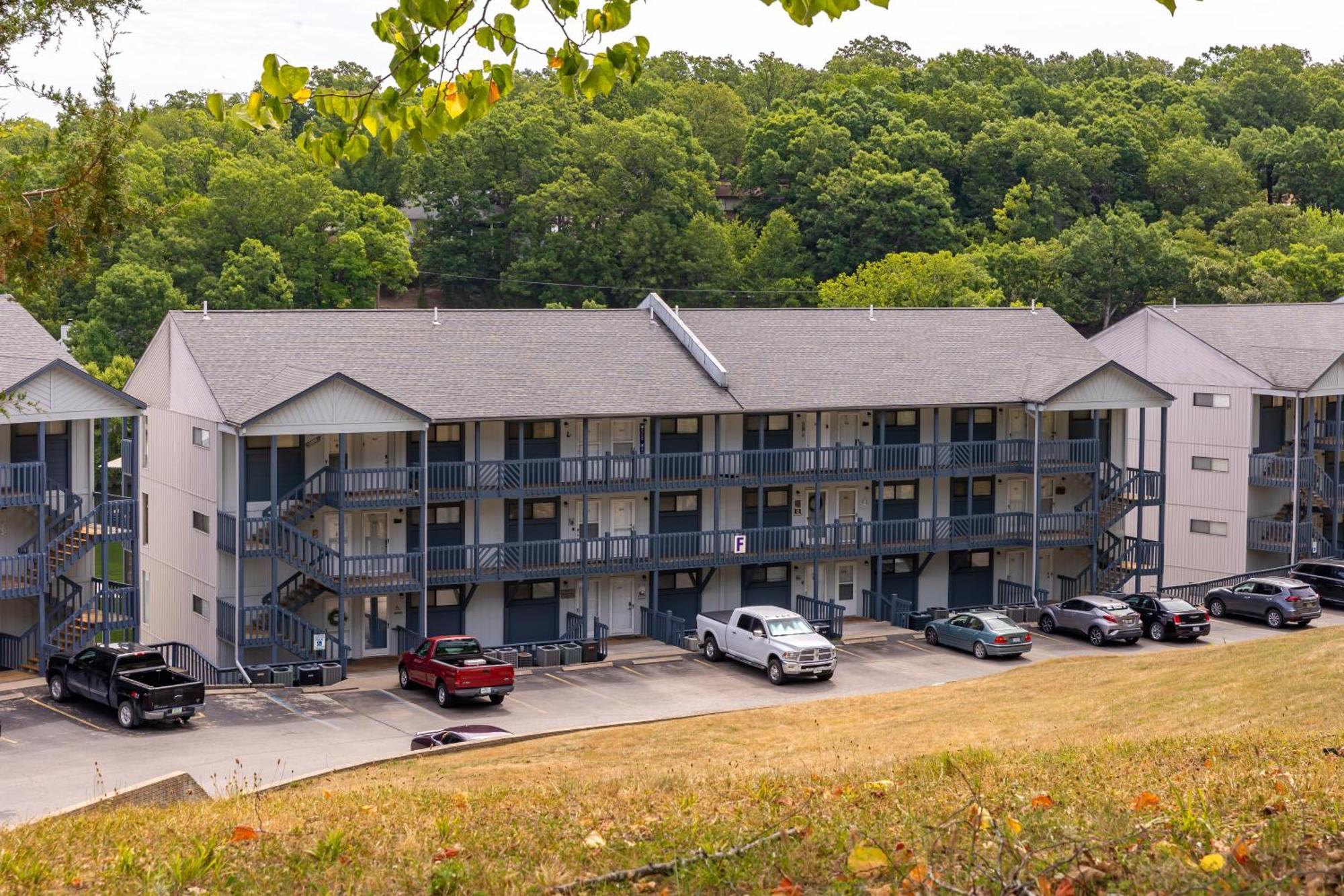 F Lakefront! Remodeled, Sleeps 4, Boat Slip, Patio, Wifi, Cable, Pool Osage Beach Exterior foto