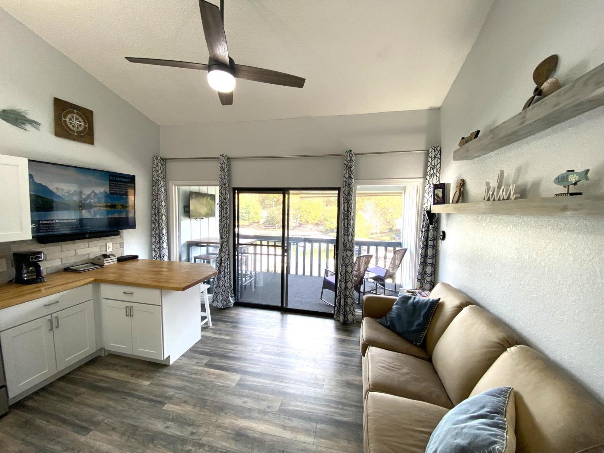 F Lakefront! Remodeled, Sleeps 4, Boat Slip, Patio, Wifi, Cable, Pool Osage Beach Exterior foto
