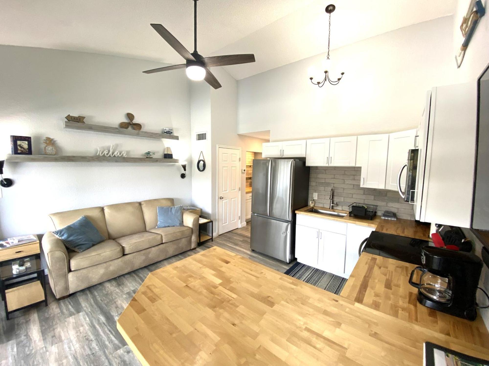 F Lakefront! Remodeled, Sleeps 4, Boat Slip, Patio, Wifi, Cable, Pool Osage Beach Exterior foto
