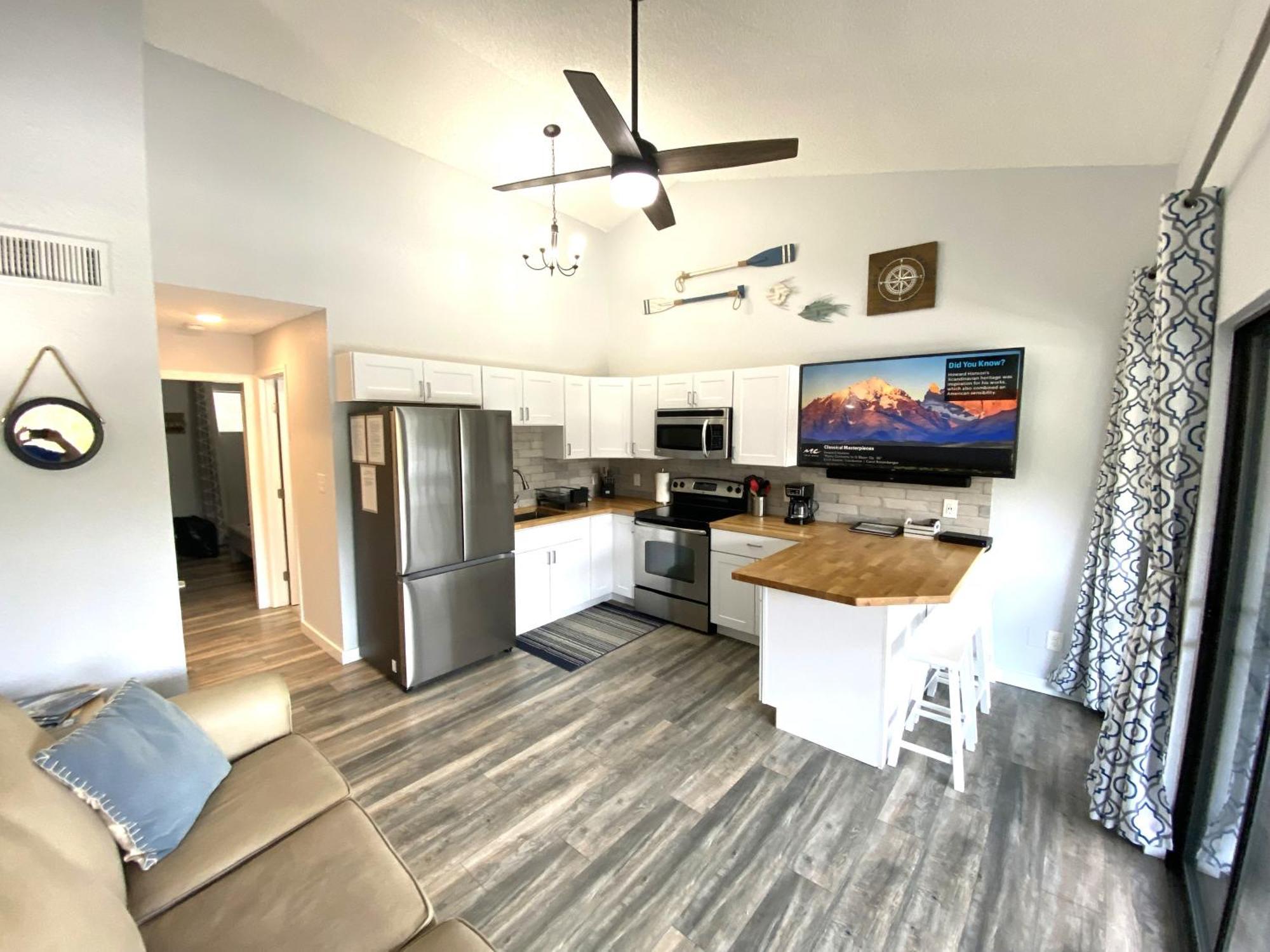 F Lakefront! Remodeled, Sleeps 4, Boat Slip, Patio, Wifi, Cable, Pool Osage Beach Exterior foto