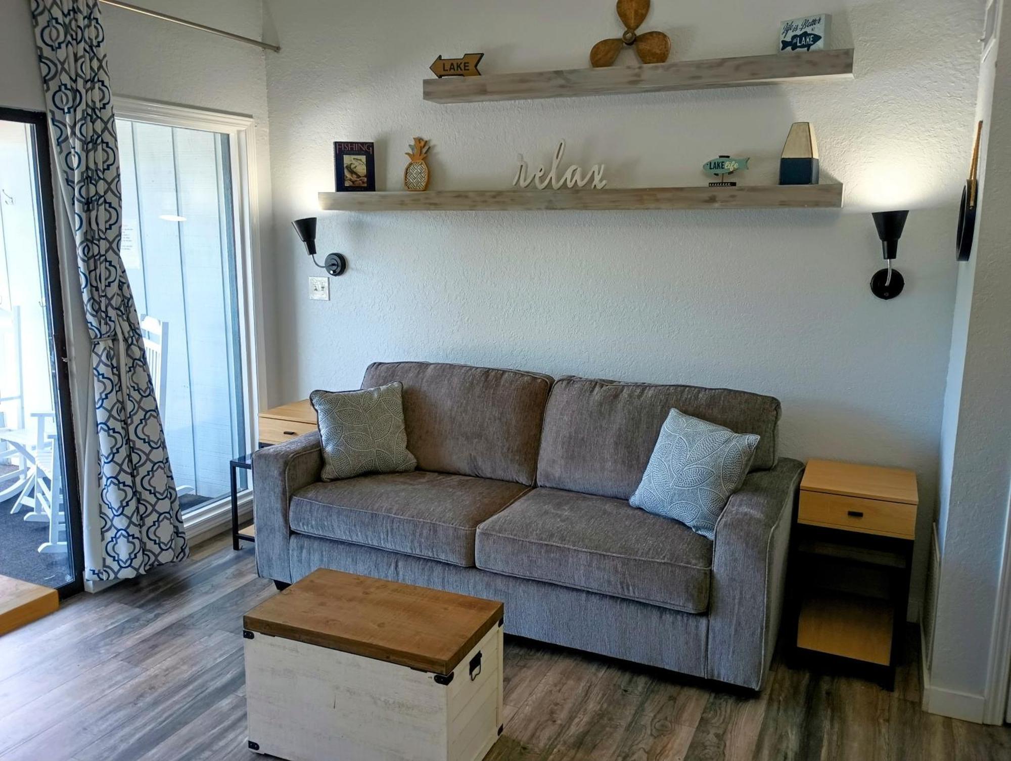 F Lakefront! Remodeled, Sleeps 4, Boat Slip, Patio, Wifi, Cable, Pool Osage Beach Exterior foto