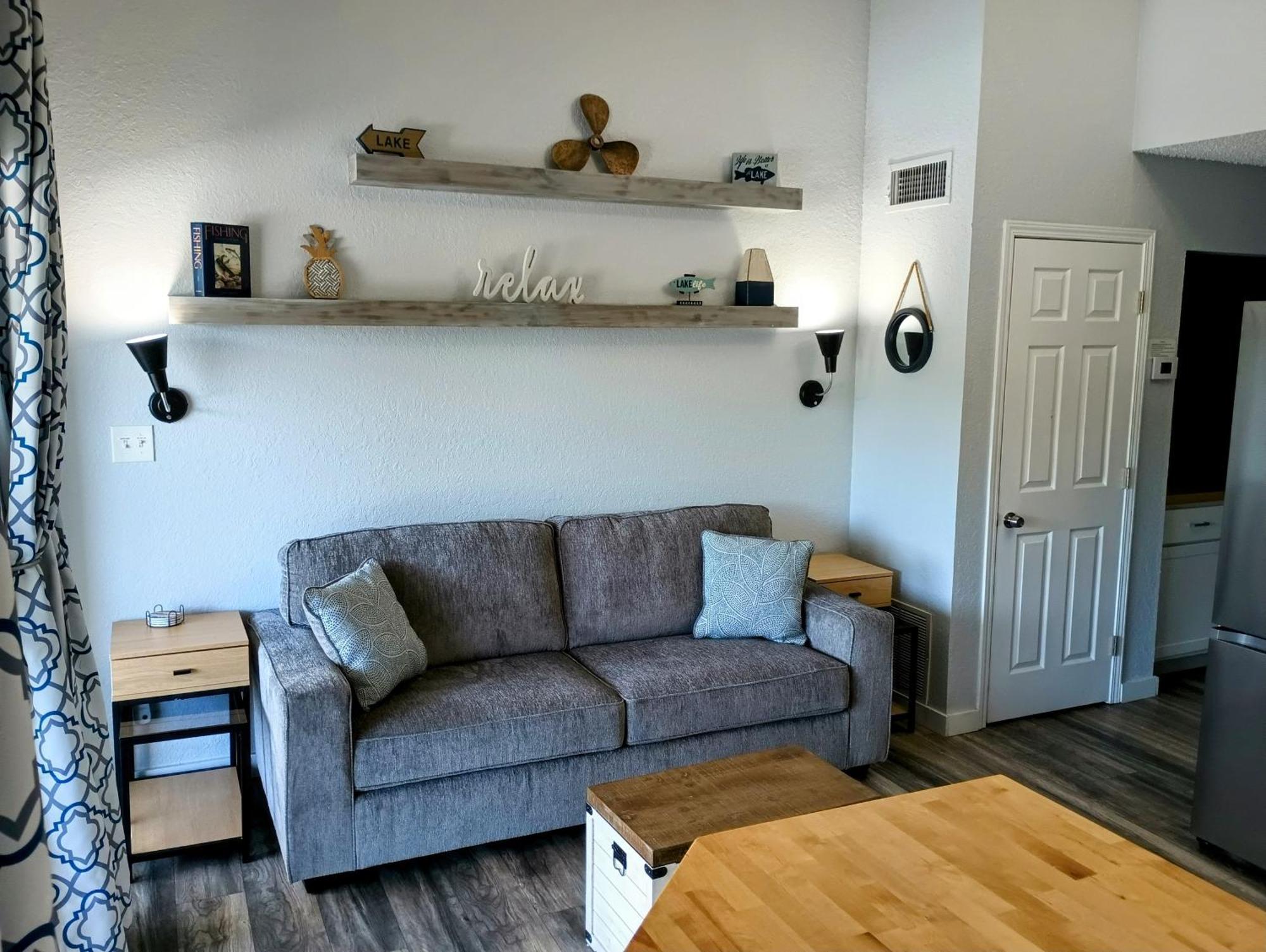 F Lakefront! Remodeled, Sleeps 4, Boat Slip, Patio, Wifi, Cable, Pool Osage Beach Exterior foto