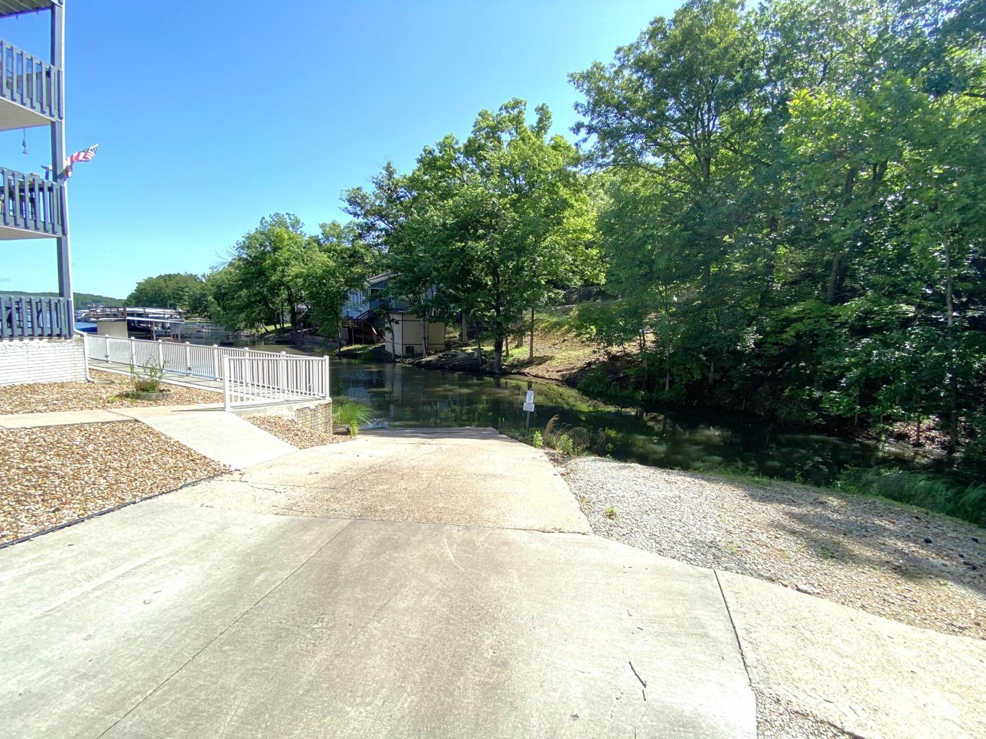 F Lakefront! Remodeled, Sleeps 4, Boat Slip, Patio, Wifi, Cable, Pool Osage Beach Exterior foto