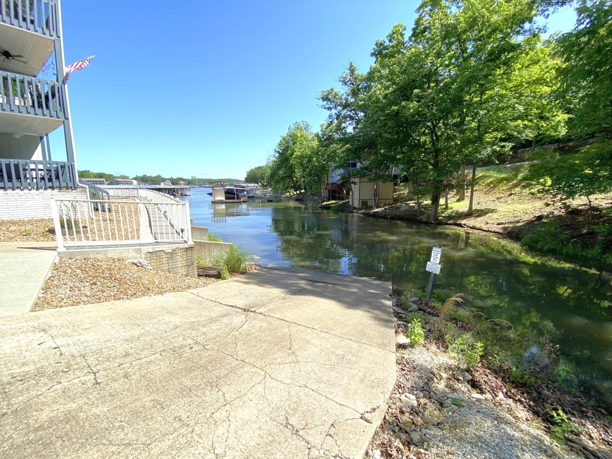 F Lakefront! Remodeled, Sleeps 4, Boat Slip, Patio, Wifi, Cable, Pool Osage Beach Exterior foto